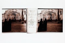 Devant le Portail de