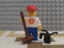 LEGO Shell Worker Minifigure -