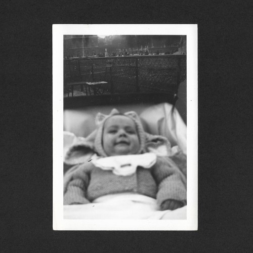 Bébé landeau souriant - , flou