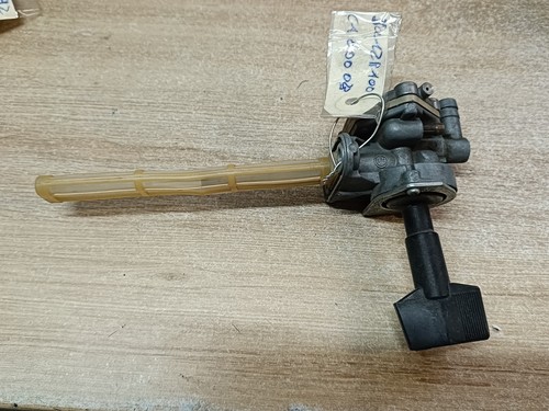 Robinet essence suzuki - un,