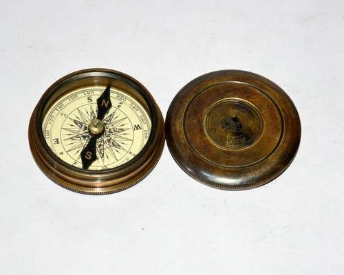Ancienne boussole marine