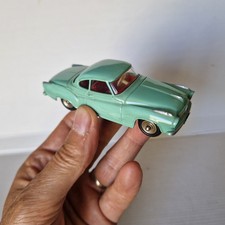 DINKY ancien pas copie BORGWARD ISABELLA Réf 549 1/43 assez bon état