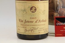 - Vin Jaune D 'Arbois   **