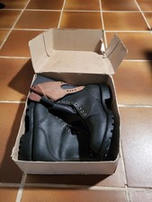 PAIRE DE CHAUSSURES TYPE