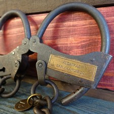 Menottes de prison réglables