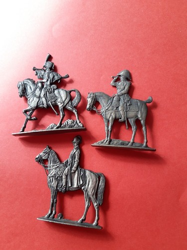 Figurines plat etain - plat,