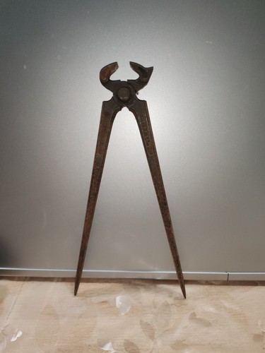 Outil ancien pince tenaille - ,