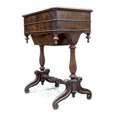 Petit meuble travailleuse en