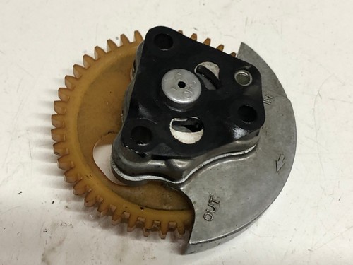Une pompe huile moto yamaha - une,