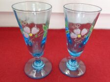 2 ANCIENS VERRE BLEUS  A PIED DECOR FLORAL  EMAILLES