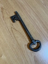 Grande clé de porte ancienne