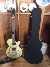 Téléviseur / guitare
