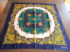 Foulard vintage. Signé