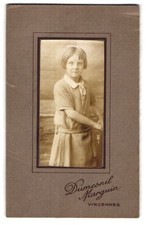 Photo Dumesnil Marguin, Vincennes, süsses Fille im niedlichen Kleidchen 