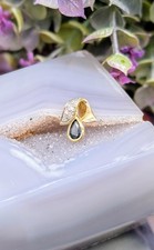 Pendentif or serti d'un saphir forme poire et une pavage de diamants Or 750 Mil