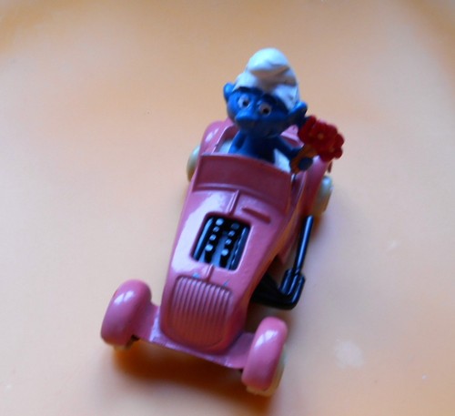Voiture rose serie schtroumpfs - serie,