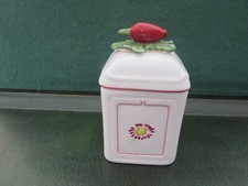 POT COUVERT  FAIENCE  EMAILLEE  VILLEROY ET BOCH  FLEURS LEGUME GRENAT