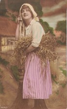 CP FERMIERE COIFFE AVEC BLE FOIN SOUS LE BRAS - 30587