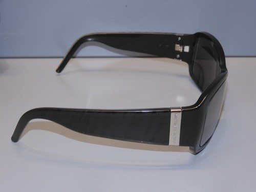 Belle paire de lunettes - -,