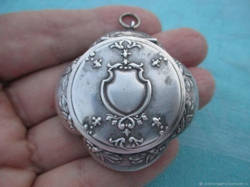 Pendentif pilulier boîte - pilulier,