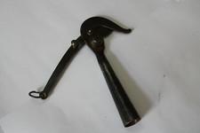 tres  ancien échenilloir en fer forgé poli  fin 19 eme