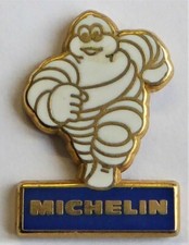 Pin's Michelin , Bibendum Michelin   " A "   . . . 