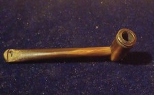 fume-cigarette en forme de pipe. Décoration Tour Eiffel. 