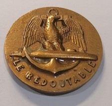 LE REDOUTABLE Sous Marin Nucléaire LE insigne ARTHUS BERTRAND sans attache  1970