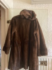 manteau en vison vintage et reversible . Créateur milanais de 2004