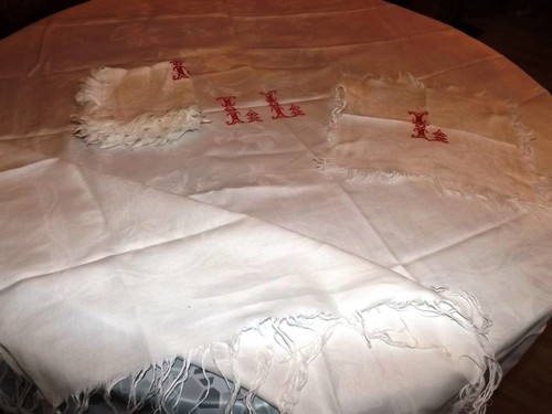 Nappe carrée damassée avec