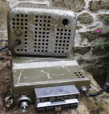 Ancien Auto radio Radiomatic pour Peugeot 404. SFRT P310611.