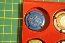 Rare CAPSULE CHAMPAGNE 1/4 Quart MOET Estampé relief N°149 côte 60€