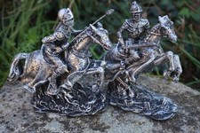 816.597  SET DE 2  FIGURINES