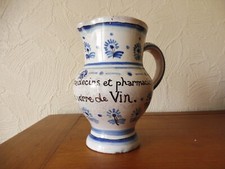 Pichet ancien , cruche parlante faïence Nevers hauteur 15 cm E.Georges