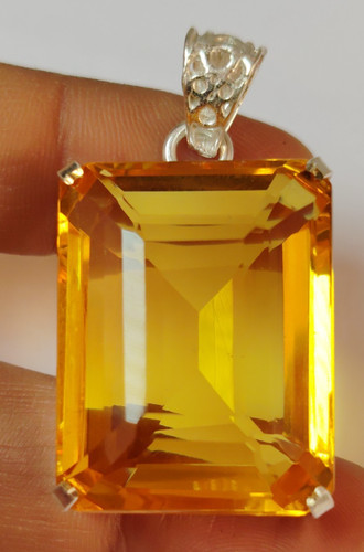 Grand pendentif taillé