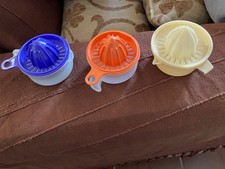 2 TUPPERWARE  Presse agrume +