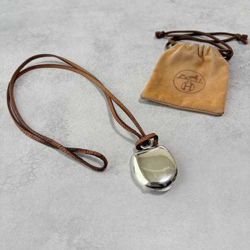 Collier pendentif pilulier