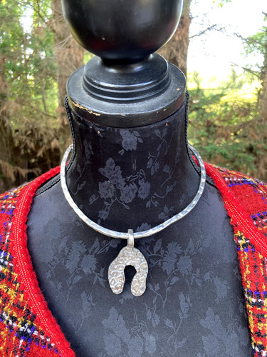 Collier argenté signé biche - collier,