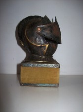 Heaume miniature ancien de chevalier médiéval