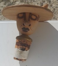 ancien bouchon en bois représentant un personnage