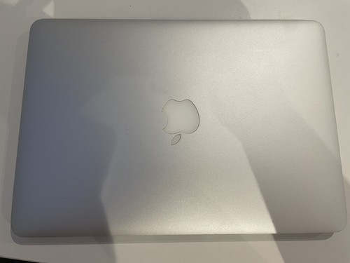 Portable apple macbook pro - apple,
