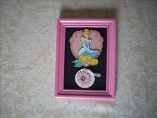 DISNEY PIN     GROS  PINS  PRINCESSE  dans cadre