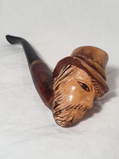 Pipe sculptée en bois –