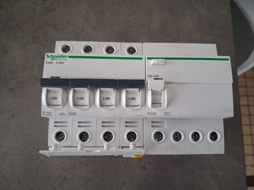 Schneider electric ic60l c32 - electric, +