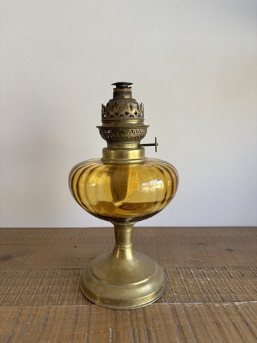 Ancienne lampe pétrole - à,