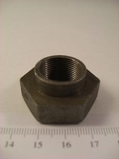 Ecrou de moyeu av - 18,