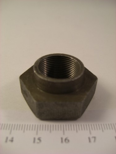 Ecrou de moyeu av - 18,