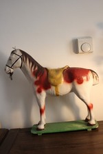 Ancien grand cheval en carton