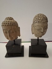 Paires De Tetes De Bouddha En