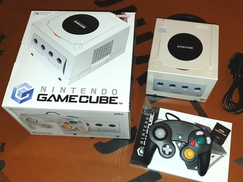 Nintendo gamecube console - nintendo,